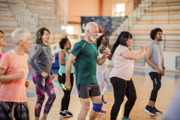 people in a fitness class